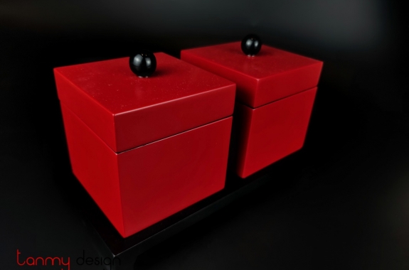 Set of 2 square red boxes 10 cm included with stand